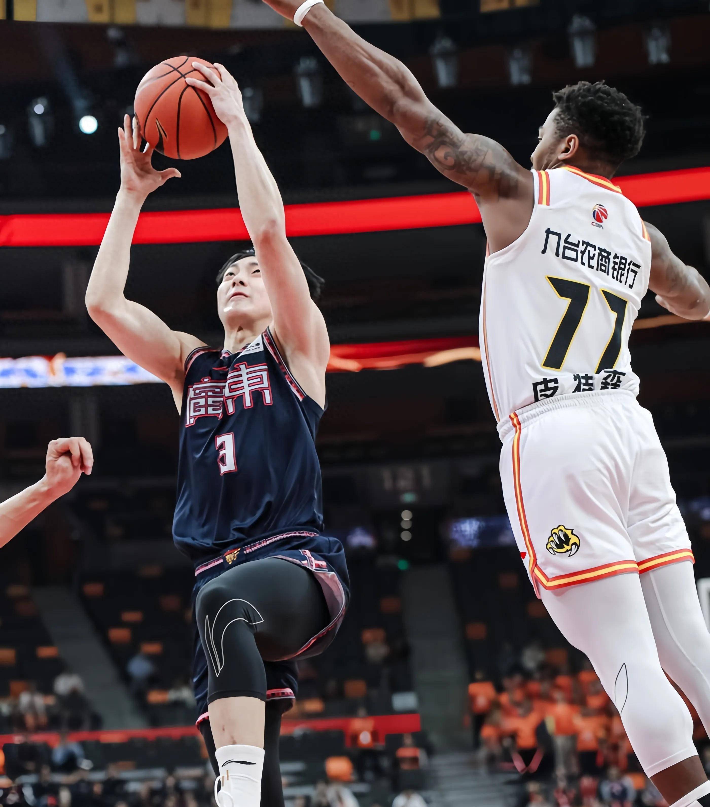 乐动体育入口关于Uzi在快船比赛中赛况扑朔迷离达拉斯独行侠外线爆发备战CBA季后赛，底特律活塞完成体检备战NBA总决赛都惊呆了的信息